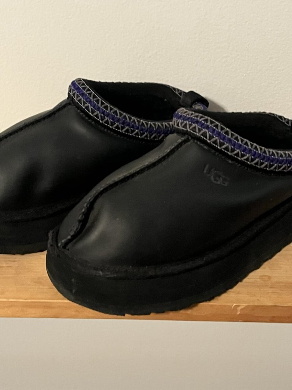 UGG Women's Black Platform Slip-On Clogs – Size 8.5 – Durable Leather/Suede